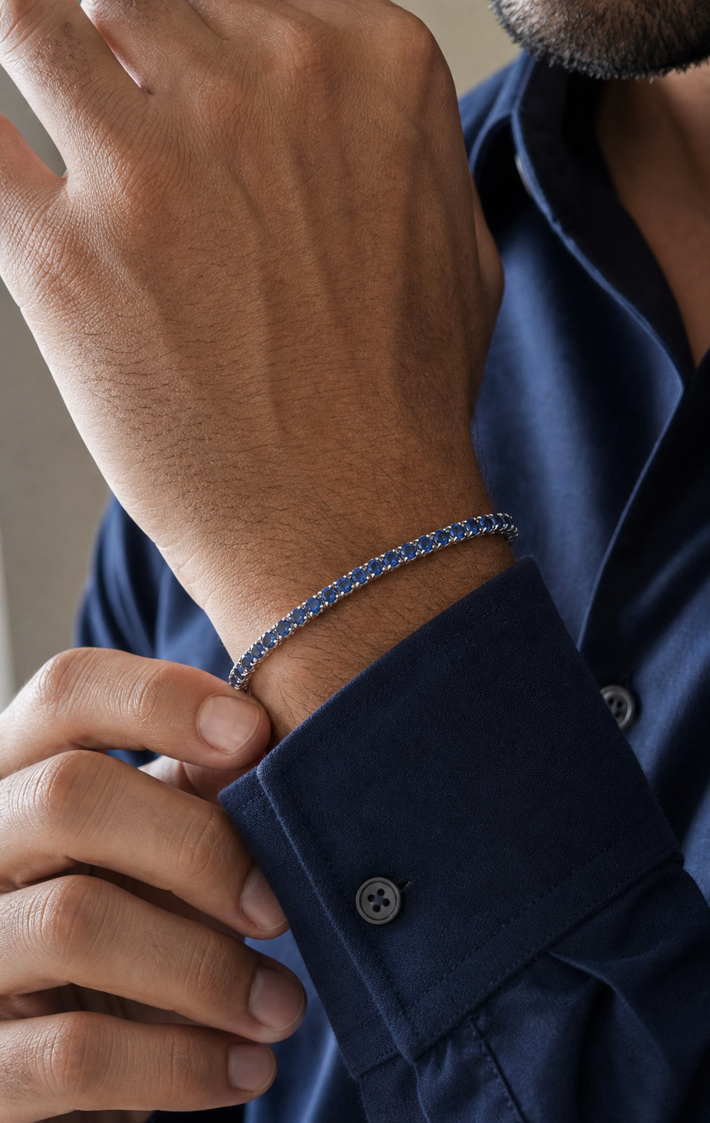 Pulseira Riviera Azurion Prata 925 em detalhe no pulso masculino