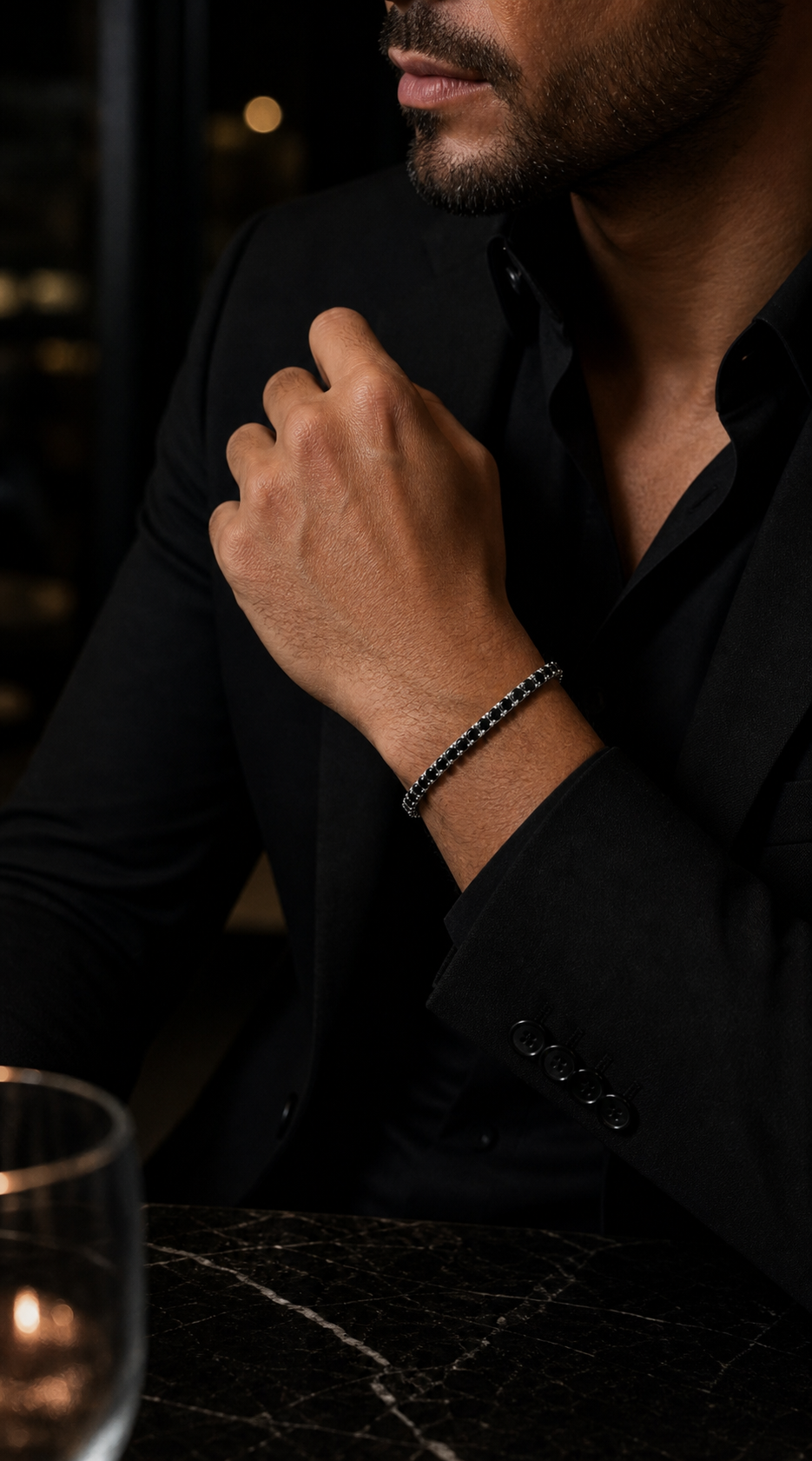 Pulseira Riviera Darkmoon Prata 925 em foto editorial masculina
