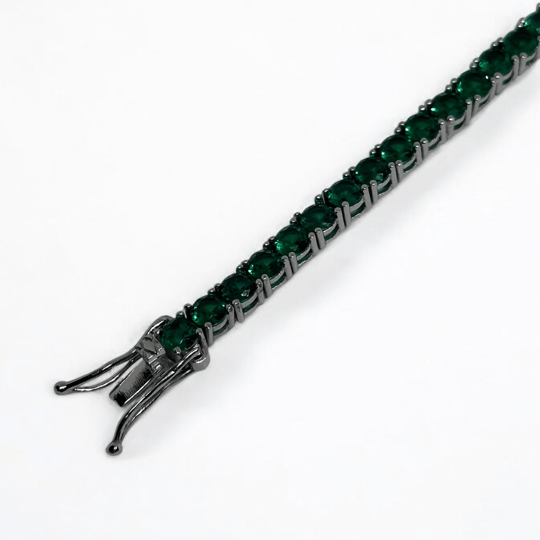 pulseira-riviera-masculina-verde-com-fecho-duplo-de-seguranca-sobre-fundo-branco