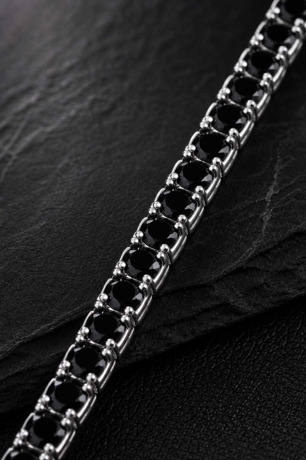 Pulseira Riviera Darkmoon Prata 925 em macro com acabamento da peça