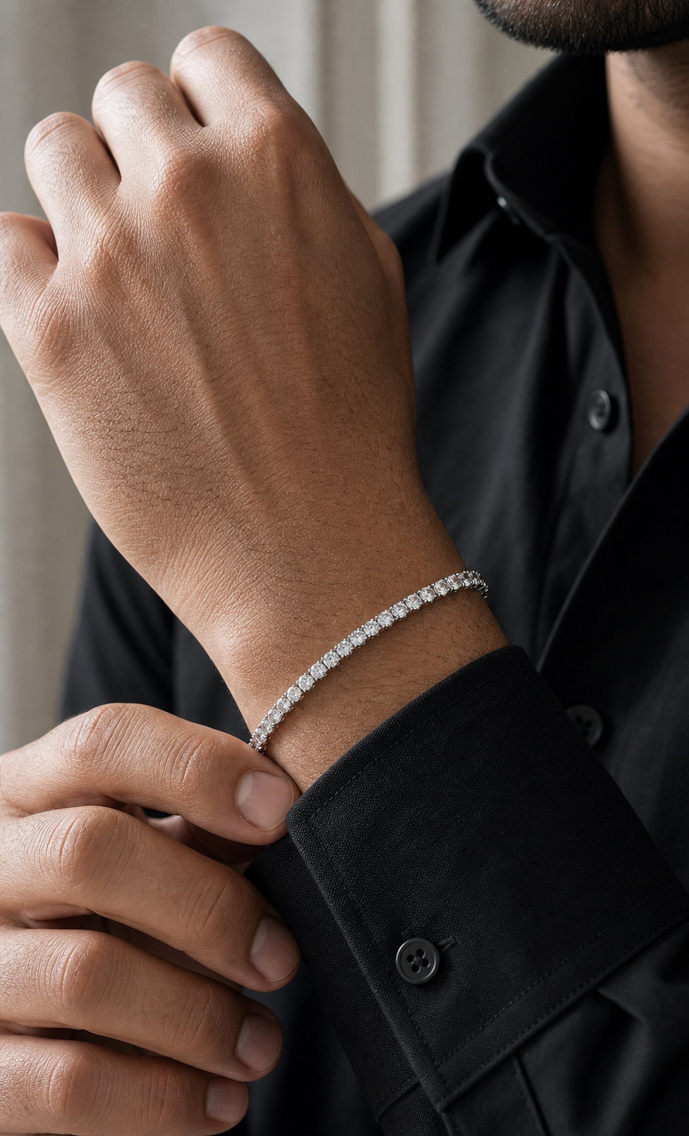Pulseira Riviera Legacy Prata 925 em detalhe no pulso masculino