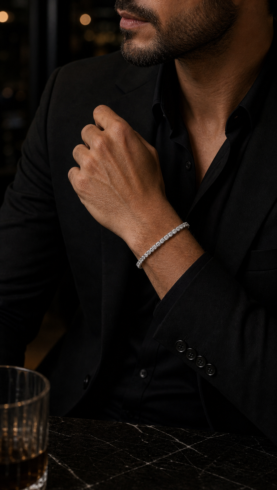 Pulseira Riviera Legacy Prata 925 em foto editorial masculina