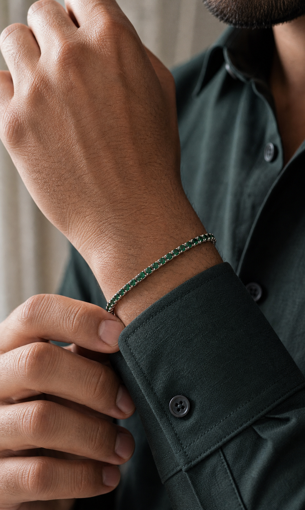 Pulseira Riviera Viridis Prata 925 em detalhe no pulso masculino