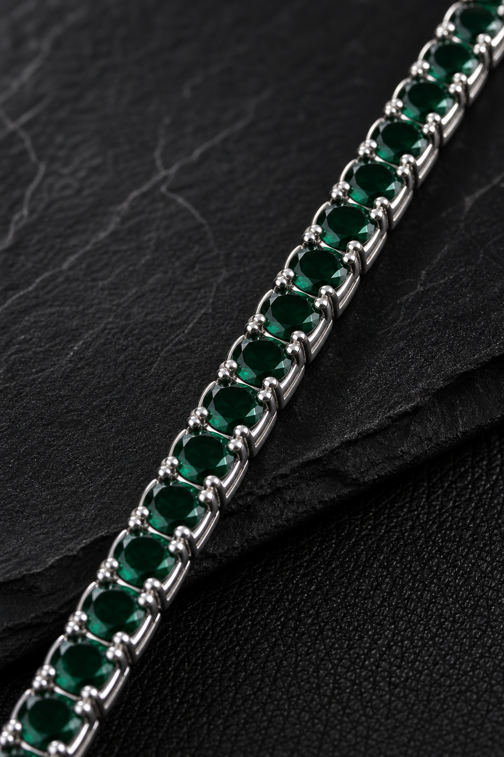 Macro da Pulseira Riviera Viridis Prata 925 com pedras verdes